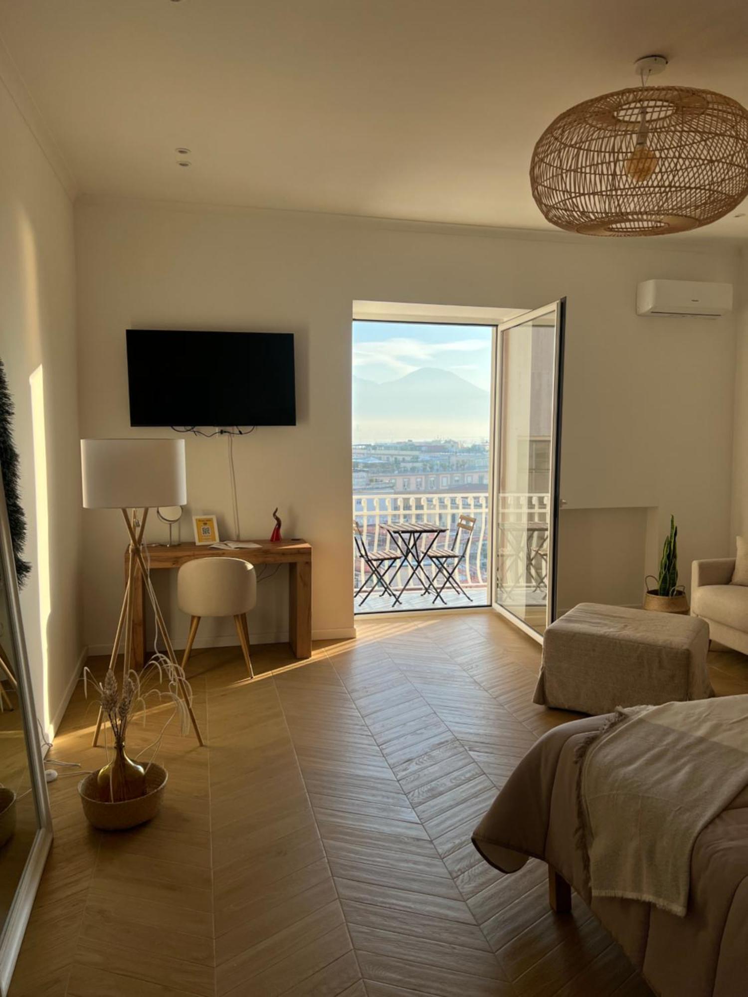 Gennarino Apartments - Panorama Suite With Balcony And Urban Loft Наполи Екстериор снимка