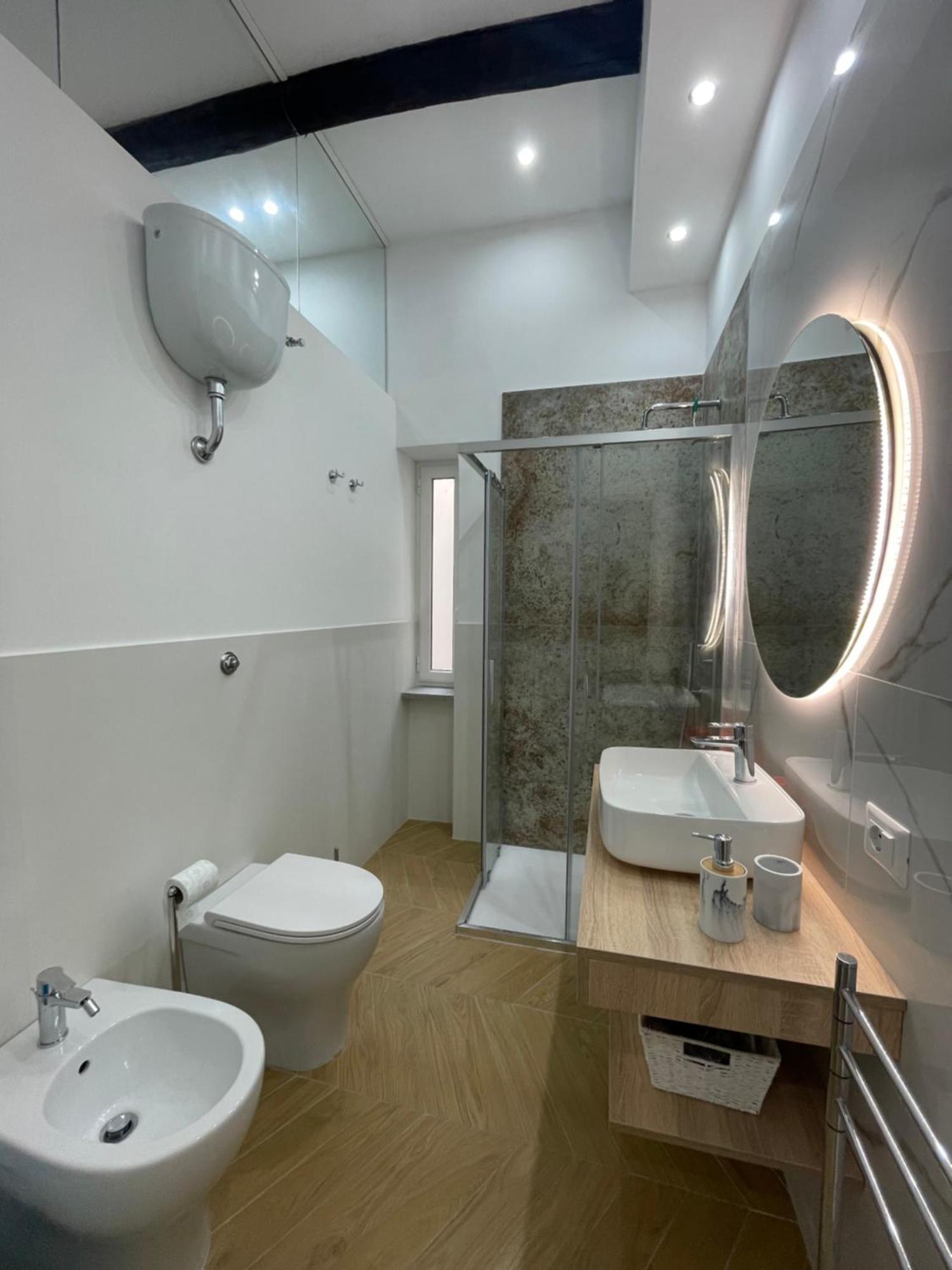 Gennarino Apartments - Panorama Suite With Balcony And Urban Loft Наполи Екстериор снимка