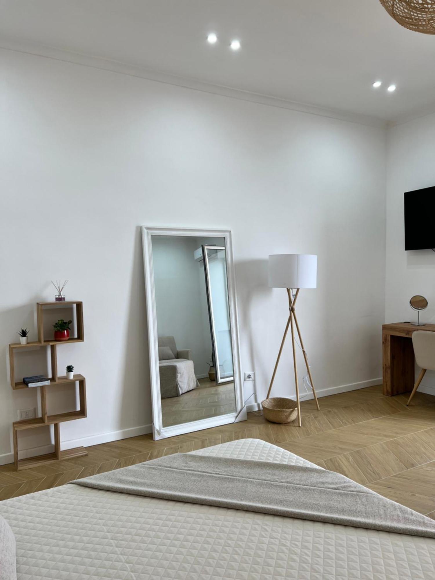 Gennarino Apartments - Panorama Suite With Balcony And Urban Loft Наполи Екстериор снимка