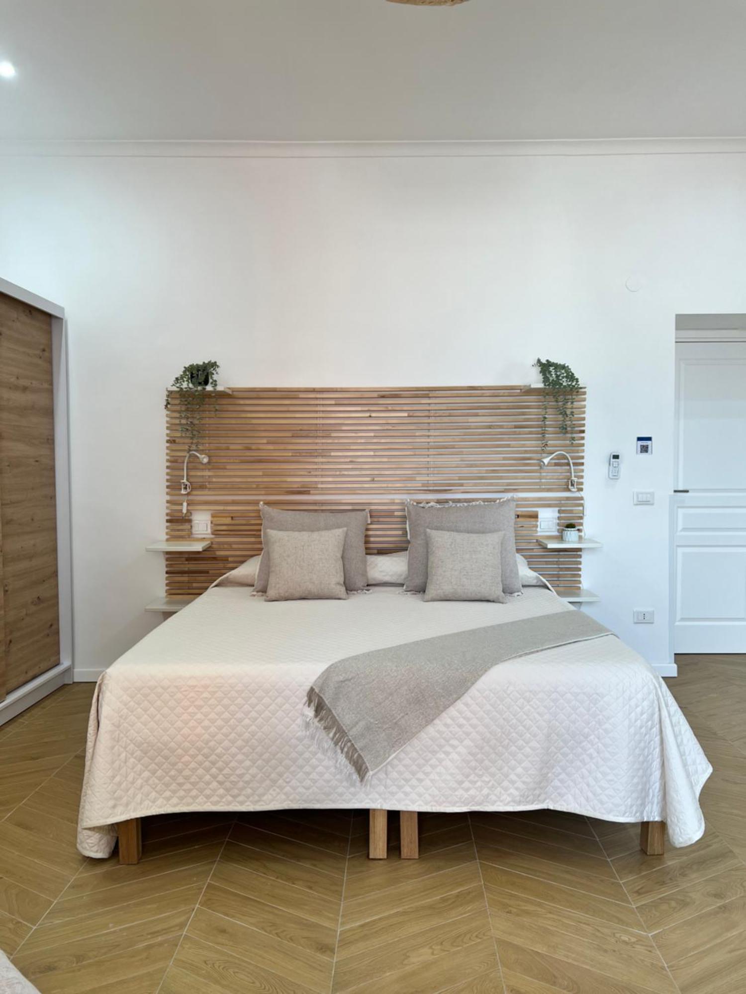 Gennarino Apartments - Panorama Suite With Balcony And Urban Loft Наполи Екстериор снимка