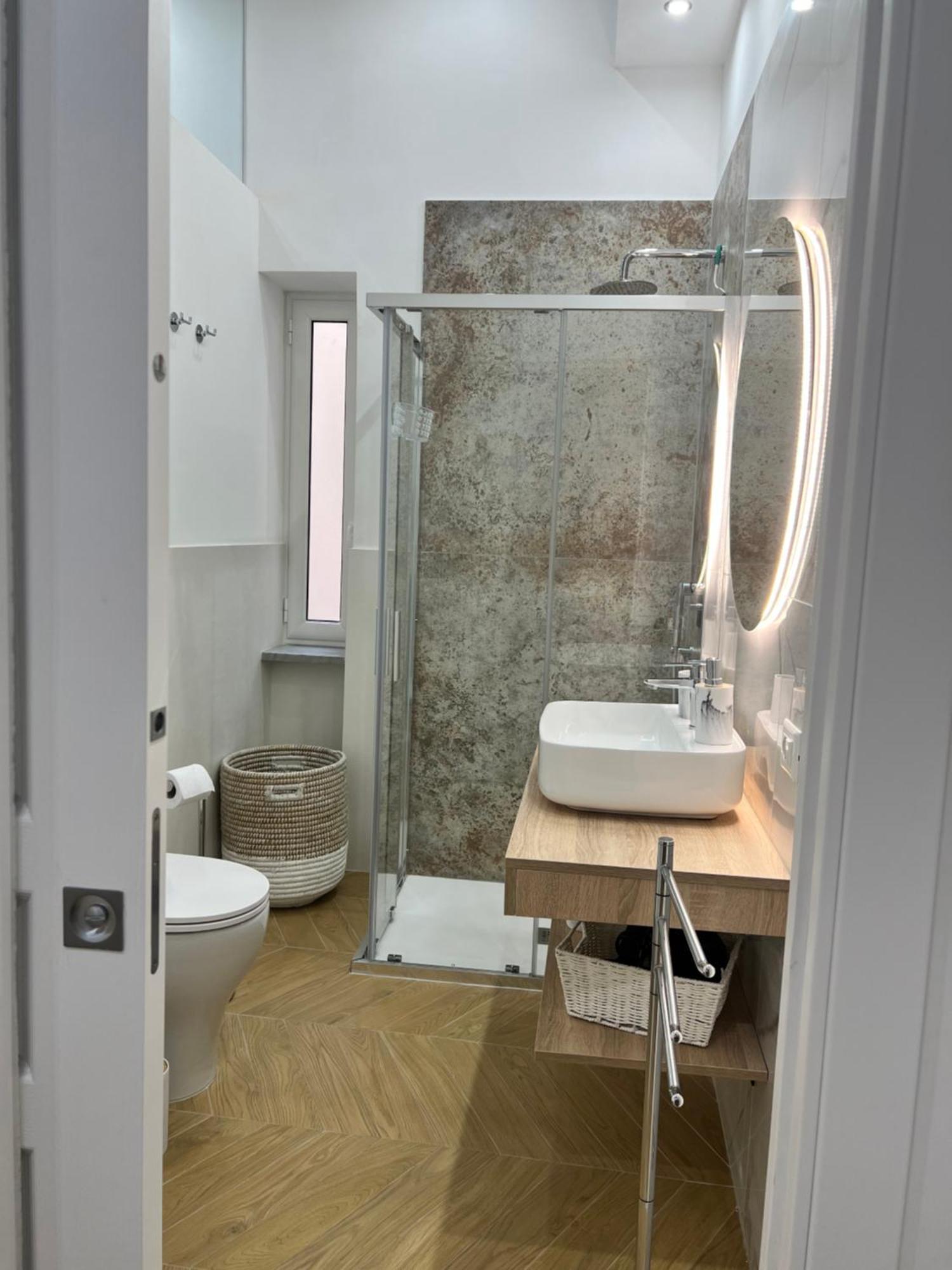 Gennarino Apartments - Panorama Suite With Balcony And Urban Loft Наполи Екстериор снимка
