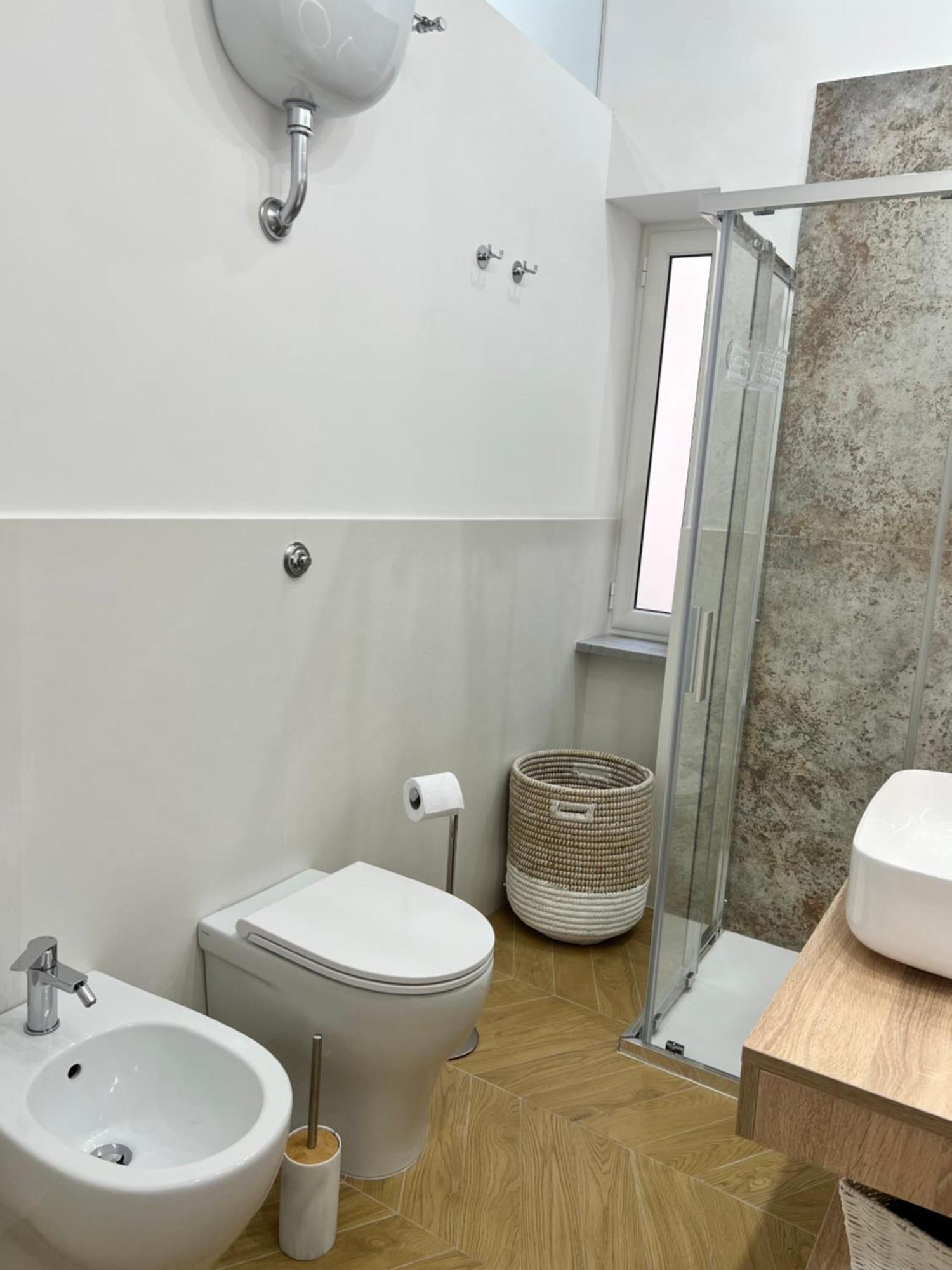 Gennarino Apartments - Panorama Suite With Balcony And Urban Loft Наполи Екстериор снимка