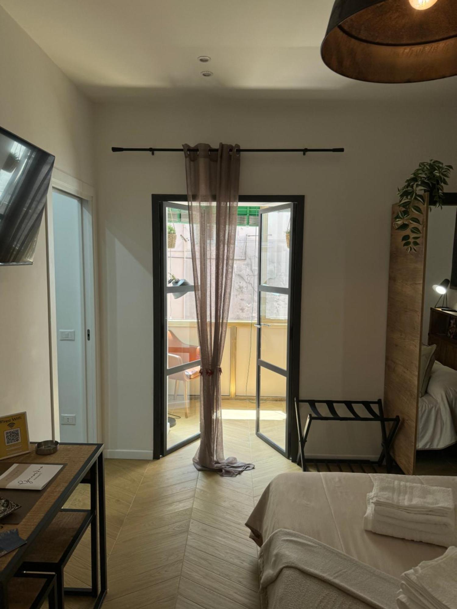 Gennarino Apartments - Panorama Suite With Balcony And Urban Loft Наполи Екстериор снимка