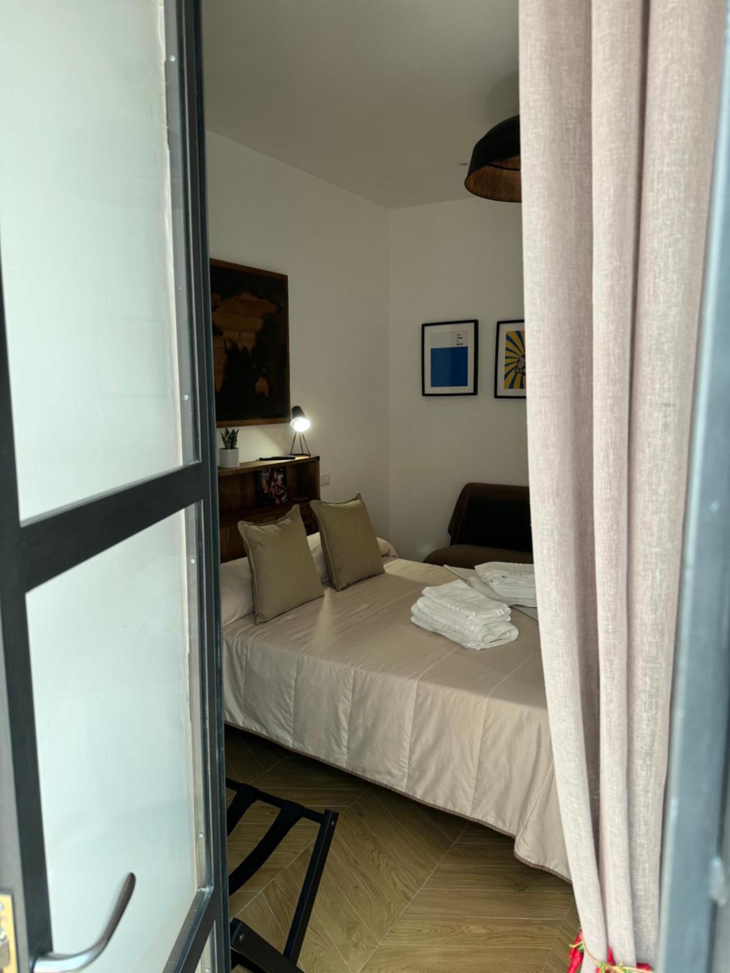 Gennarino Apartments - Panorama Suite With Balcony And Urban Loft Наполи Екстериор снимка