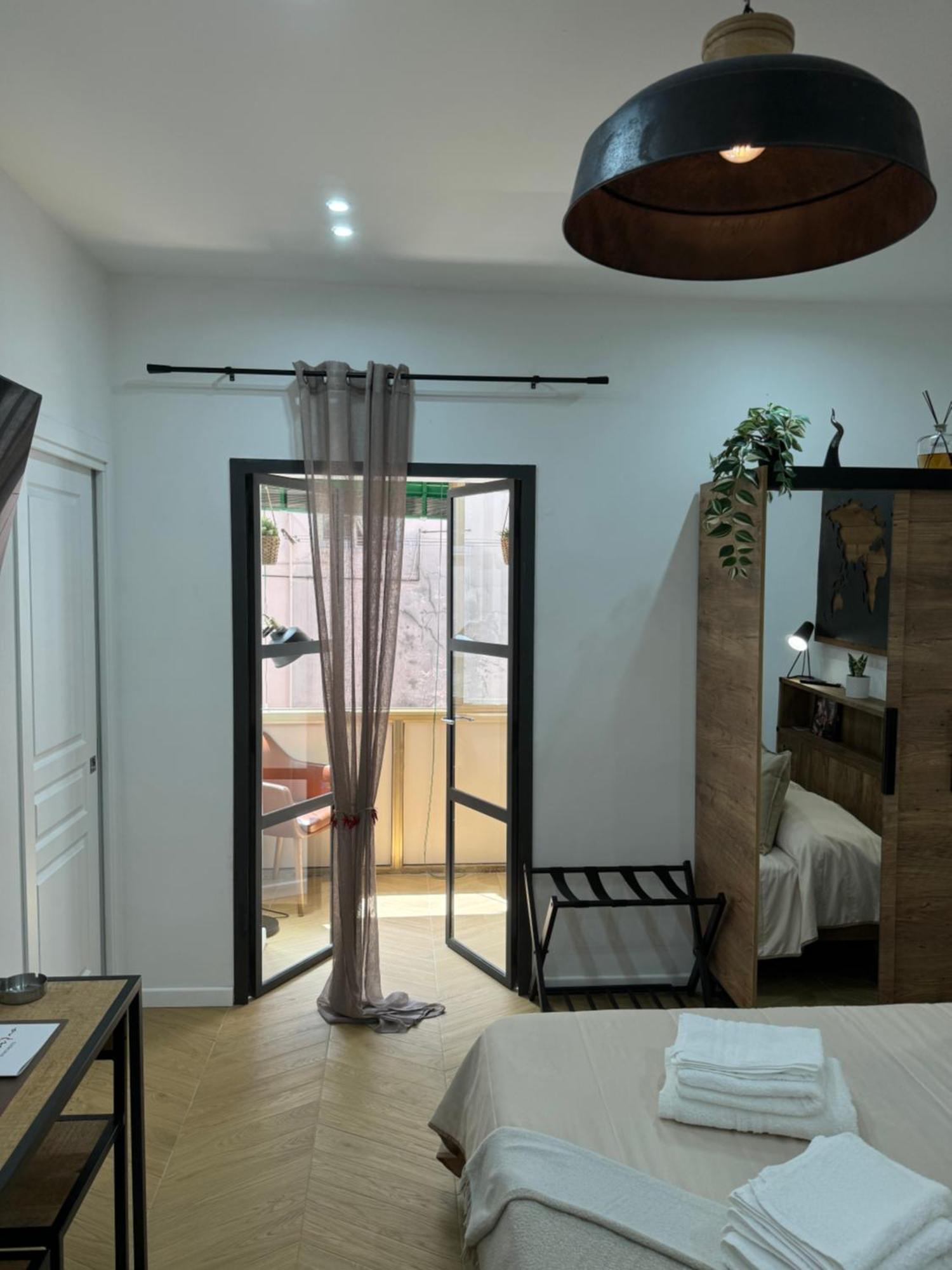 Gennarino Apartments - Panorama Suite With Balcony And Urban Loft Наполи Екстериор снимка