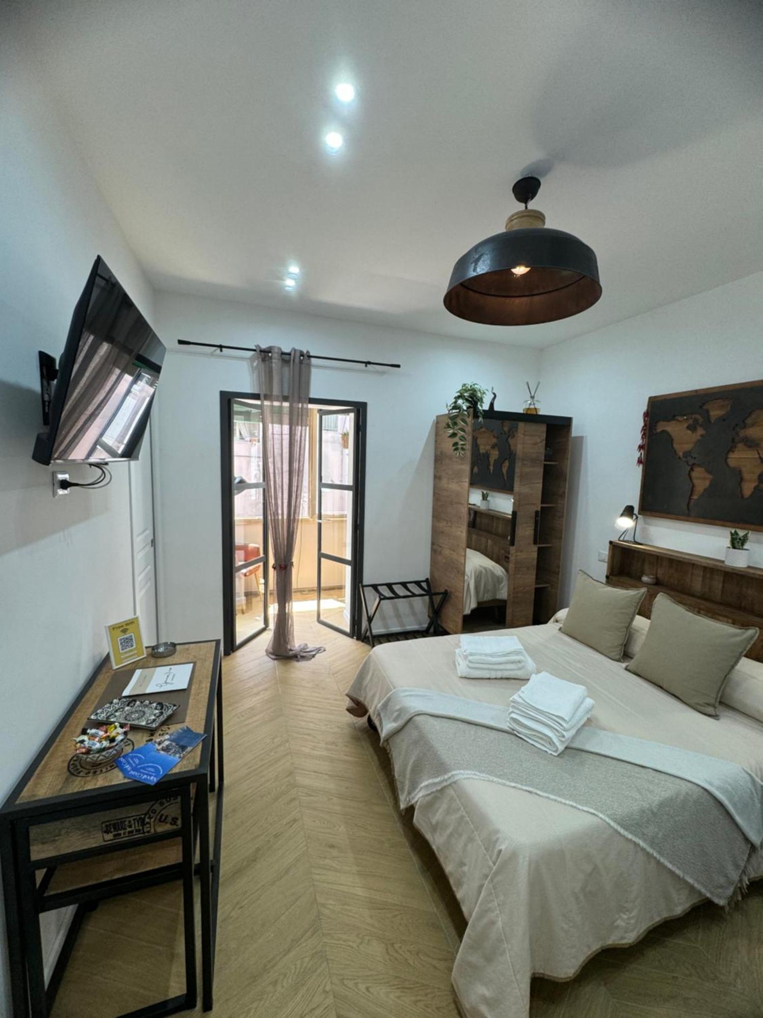 Gennarino Apartments - Panorama Suite With Balcony And Urban Loft Наполи Екстериор снимка
