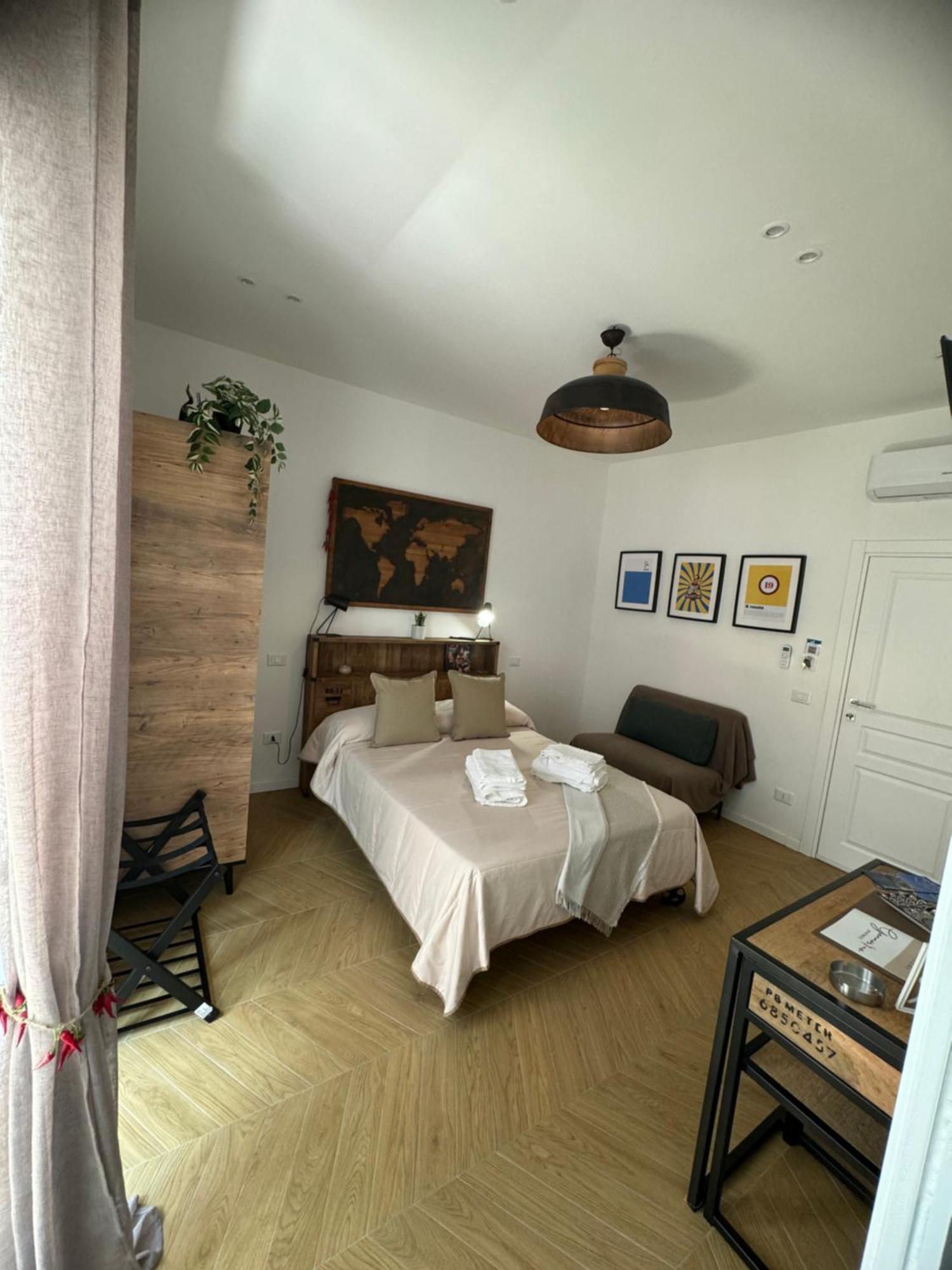 Gennarino Apartments - Panorama Suite With Balcony And Urban Loft Наполи Екстериор снимка